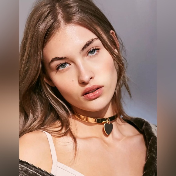 Urban Outfitters heart gold choker - Picture 2 of 5